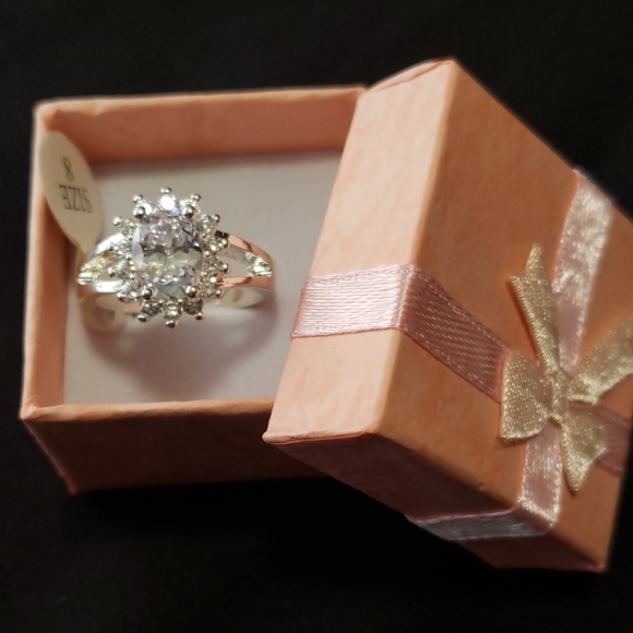 Engagement ring - Picture 1 of 5